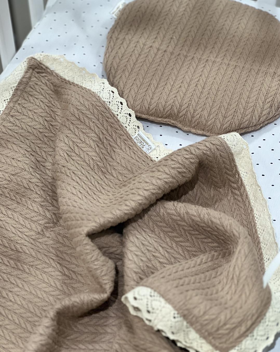 Pčelica set od pletiva sa čipkom, Brown