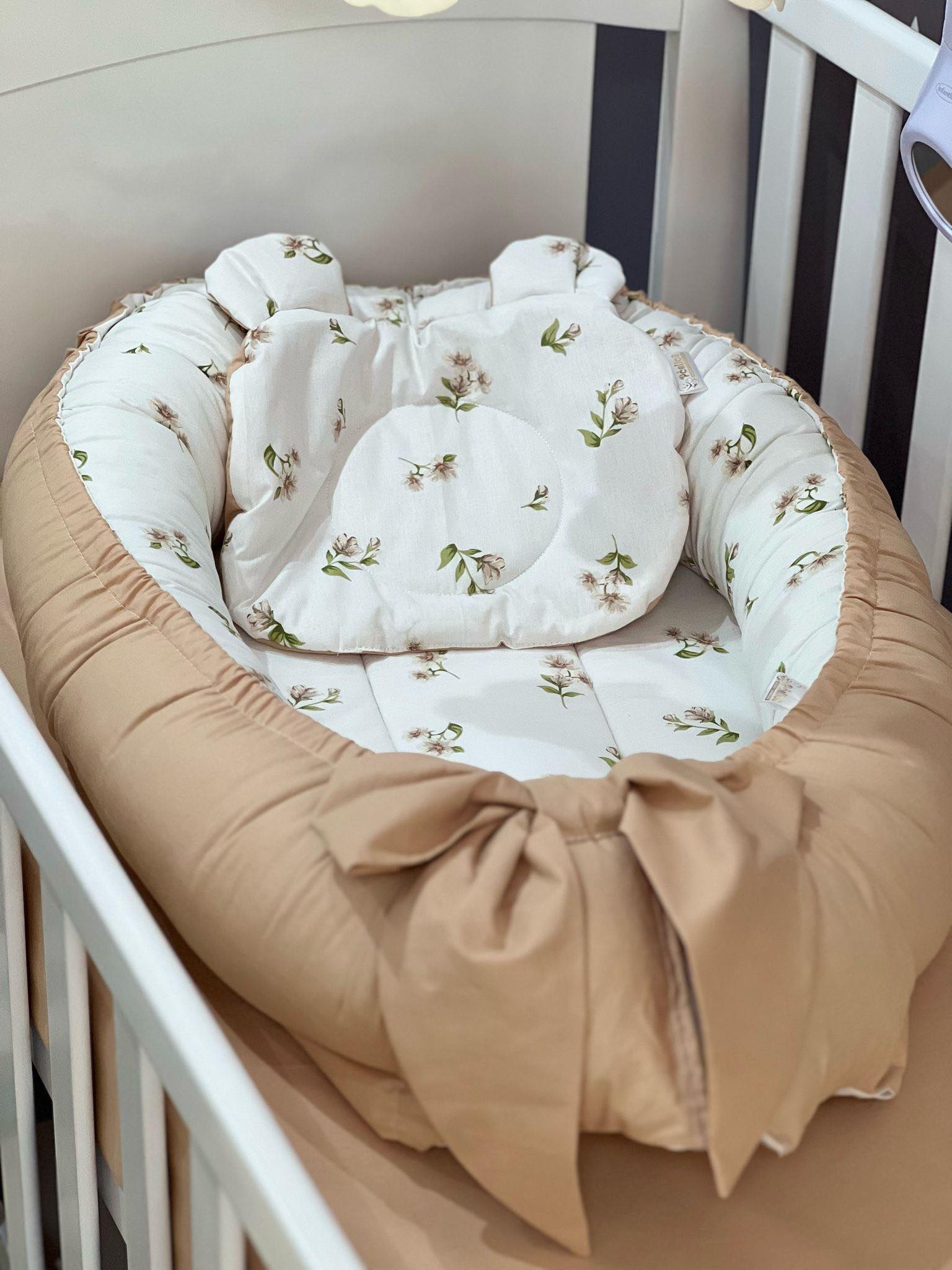 Gnijezdo za bebe, Flowers/Beige