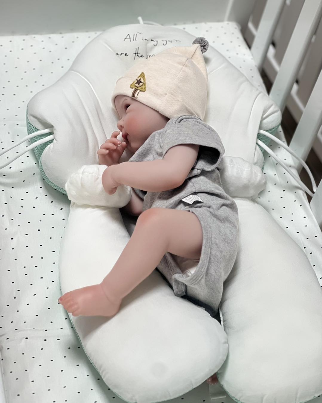 Pozicioner za bebe sa jastukom za pravilno oblikovanje bebine glave, Mint