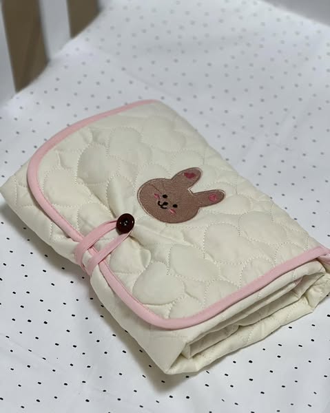 Podloga za previjanje beba, Roze