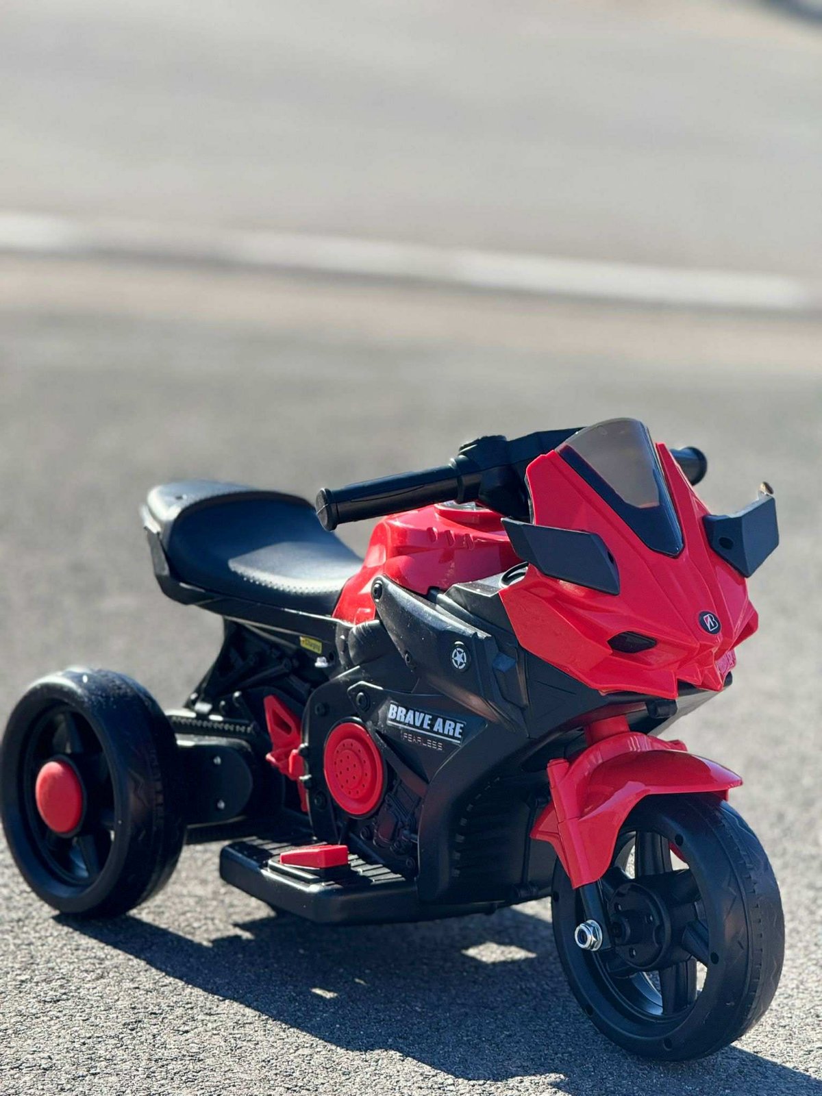 Motor na akumulator / Crveni