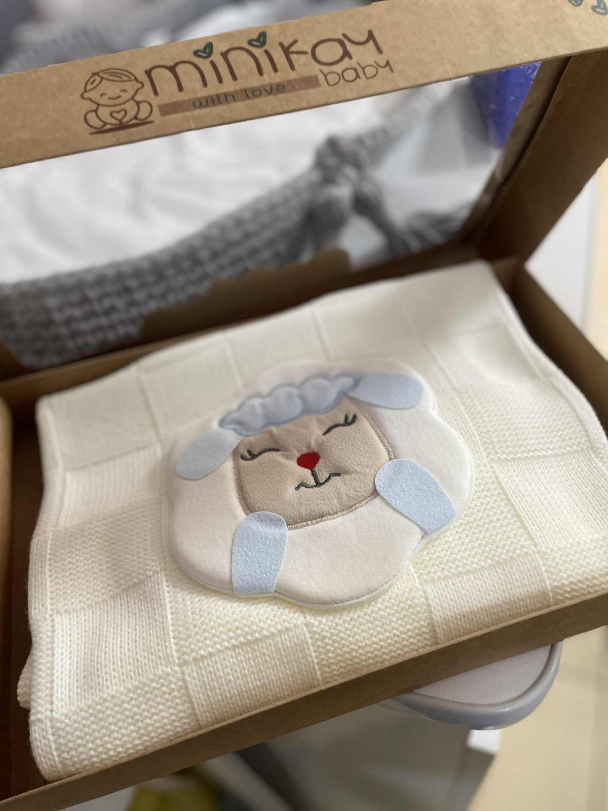 Minikay pletena dekica u kutiji / White Sheep