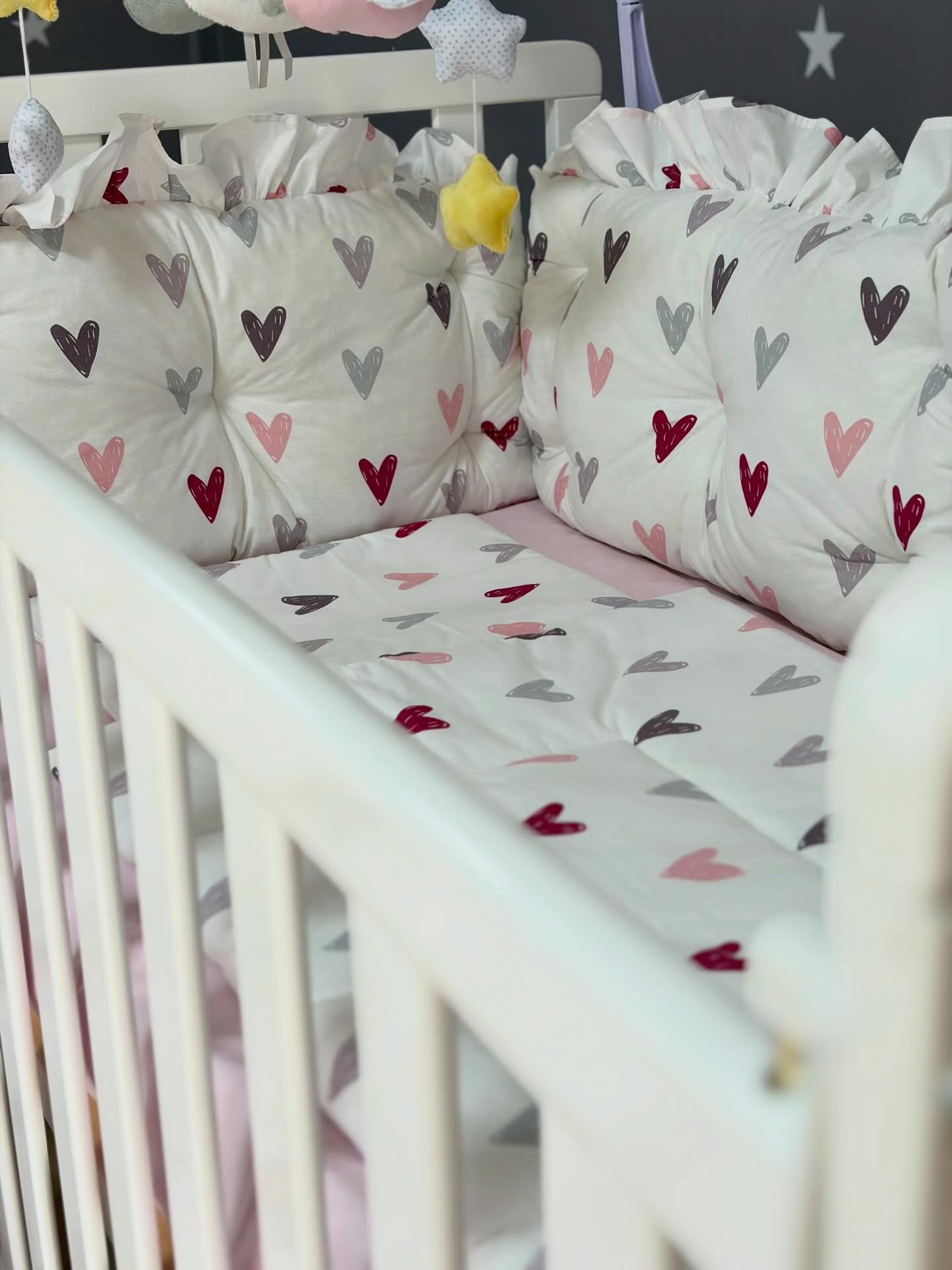 PČELICA OGRADICA SA POSTELJINOM/lovely hearts,baby pink