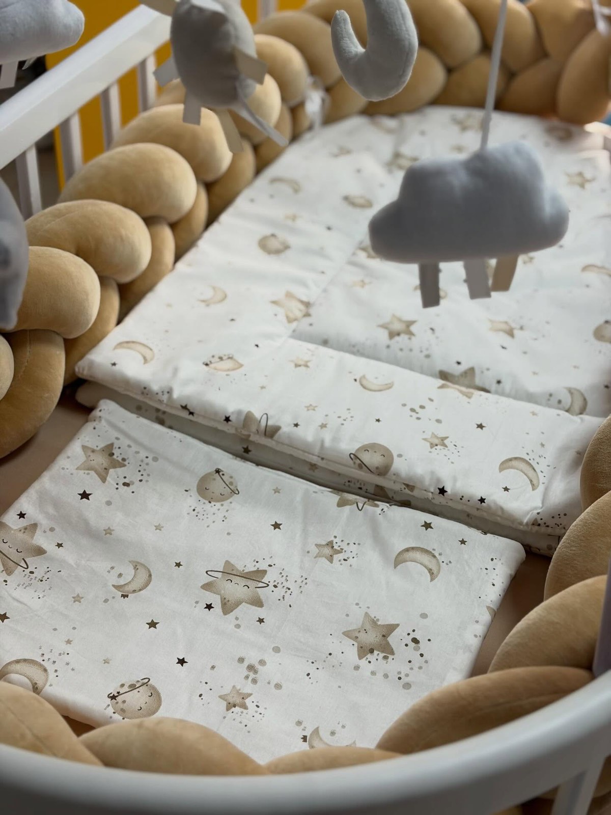 PČELICA PLIŠANA OGRADICA/universe,dark beige