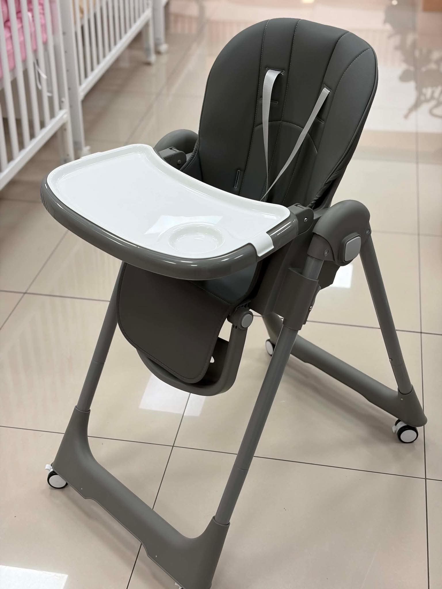 Pčelica Kidilo hranilica, Grey