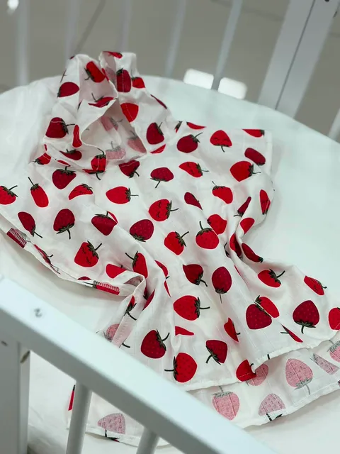 Pčelica pončo/Strawberry