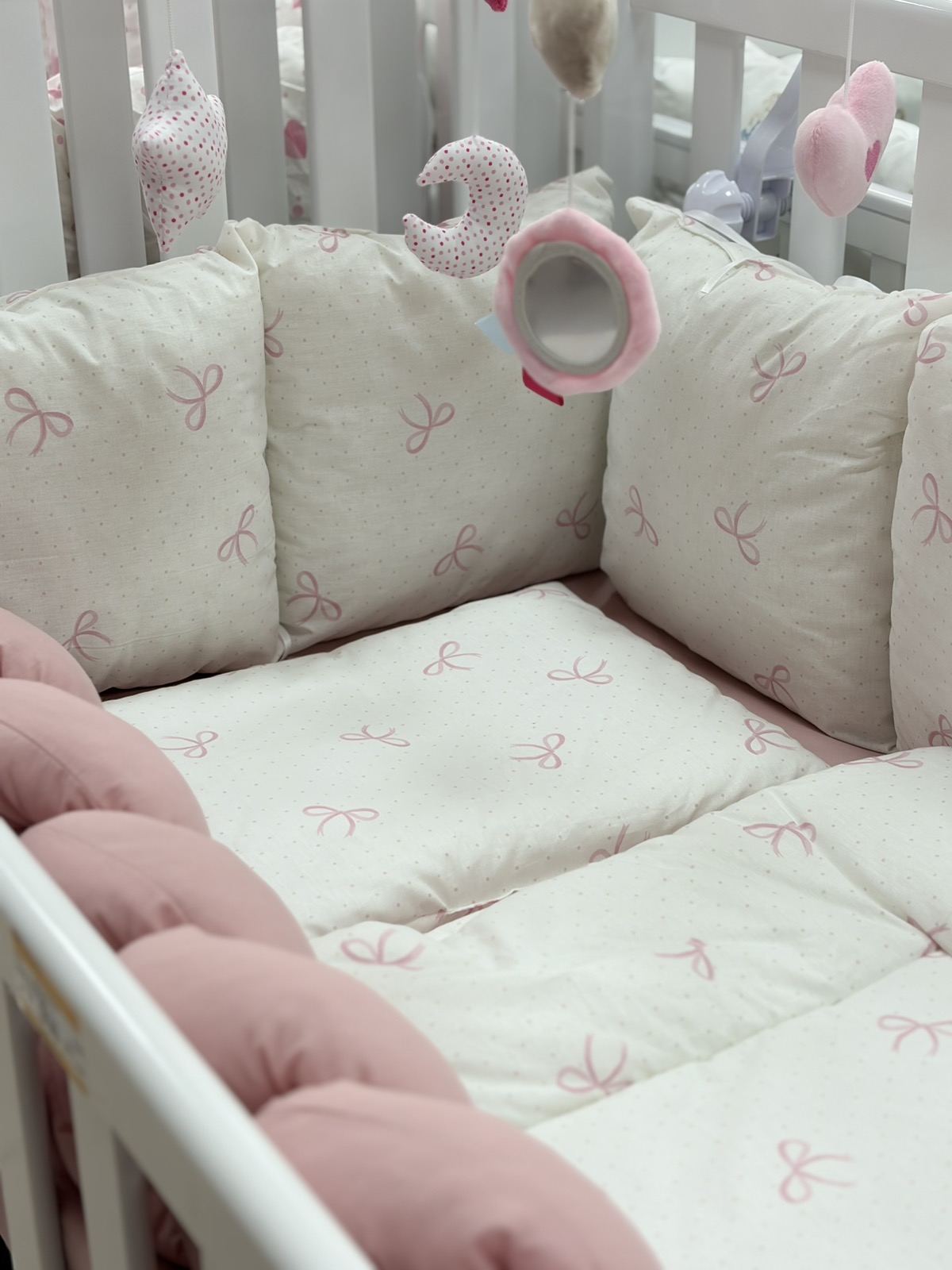 Pčelica ogradica sa pletenicom / Pink Bow