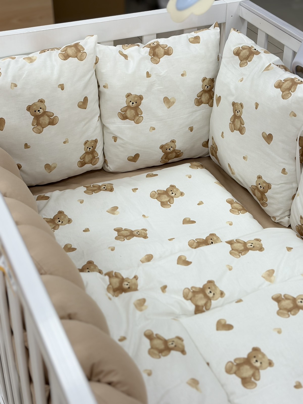 Pčelica ogradica sa pletenicom / Cute Teddy